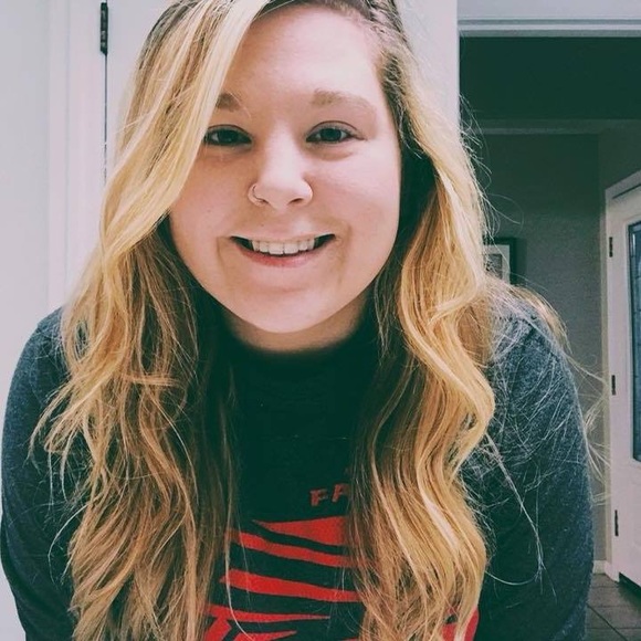 Meet your Posher, Brooke - Picture 1 of 4